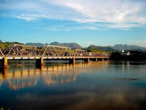 Ponte Sobre o Rio Paraíba da antiga estação de Trem São Fidélis RJ